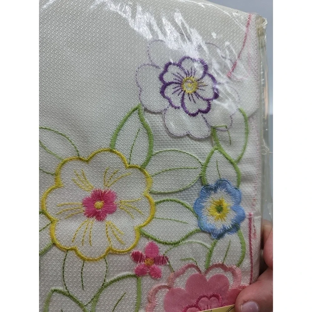Springtime Floral Embroidered Cutwork Tier & Valance Set -1 Valance 2‎ Tiers New